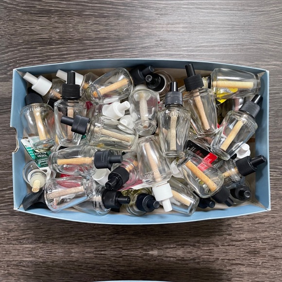 Box of BBW empty Wallflowers - Picture 2 of 2